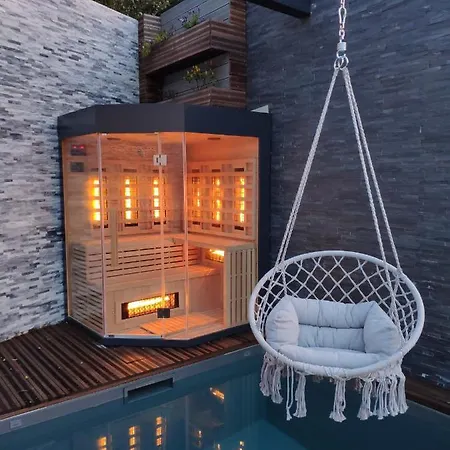 Piscine Chauffee Et Jacuzzi Privatif Terrasse Sans Vis A Vis ,,,sky House Agen,,, Apartment Agen